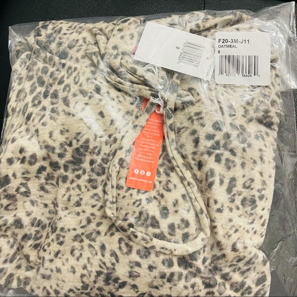 NWT✨anthropologie Sundry Leopard Cozy Hoodie - Picture 8 of 12
